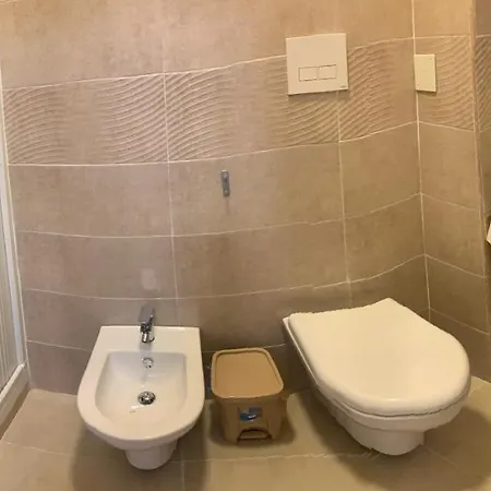 Miris Fast And Comfortable With Self Check In 8 Minutes Walk Near Airport Guest house Naples