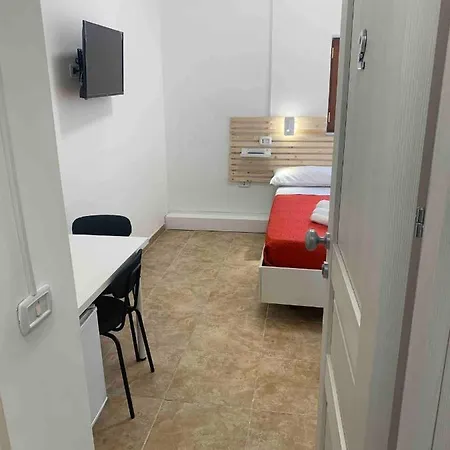 Miris Fast And Comfortable With Self Check In 8 Minutes Walk Near Airport Guest house Naples