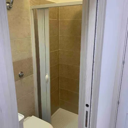 Affittacamere Miris Fast And Comfortable With Self Check In 8 Minutes Walk Near Airport *