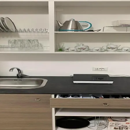 Miris Fast And Comfortable With Self Check In 8 Minutes Walk Near Airport Naples