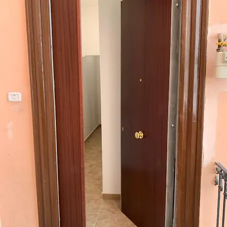 Miris Fast And Comfortable With Self Check In 8 Minutes Walk Near Airport 4*