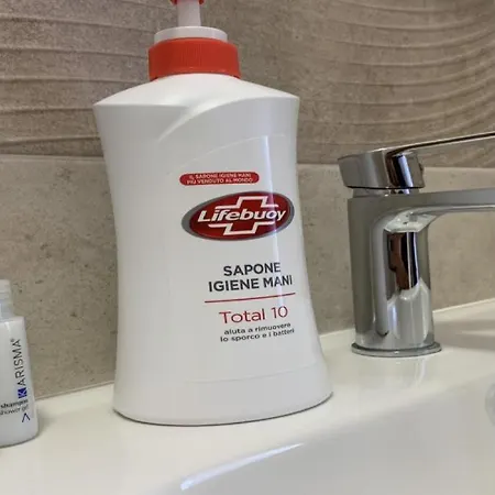 Miris Fast And Comfortable With Self Check In 8 Minutes Walk Near Airport 招待所 那不勒斯