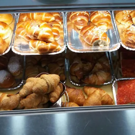 招待所 Miris Fast And Comfortable With Self Check In 8 Minutes Walk Near Airport 那不勒斯