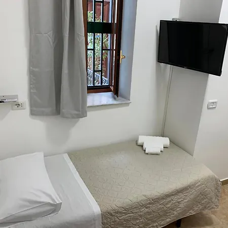 招待所 Miris Fast And Comfortable With Self Check In 8 Minutes Walk Near Airport 那不勒斯